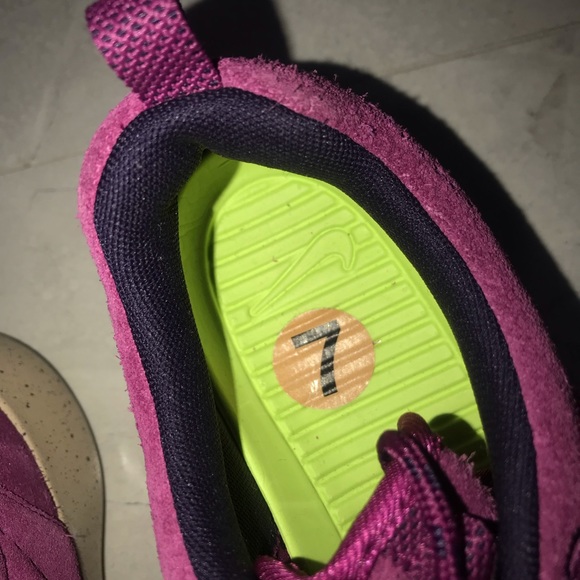 Suede Nike Roshe Women’s Running Shoes - Picture 2 of 6